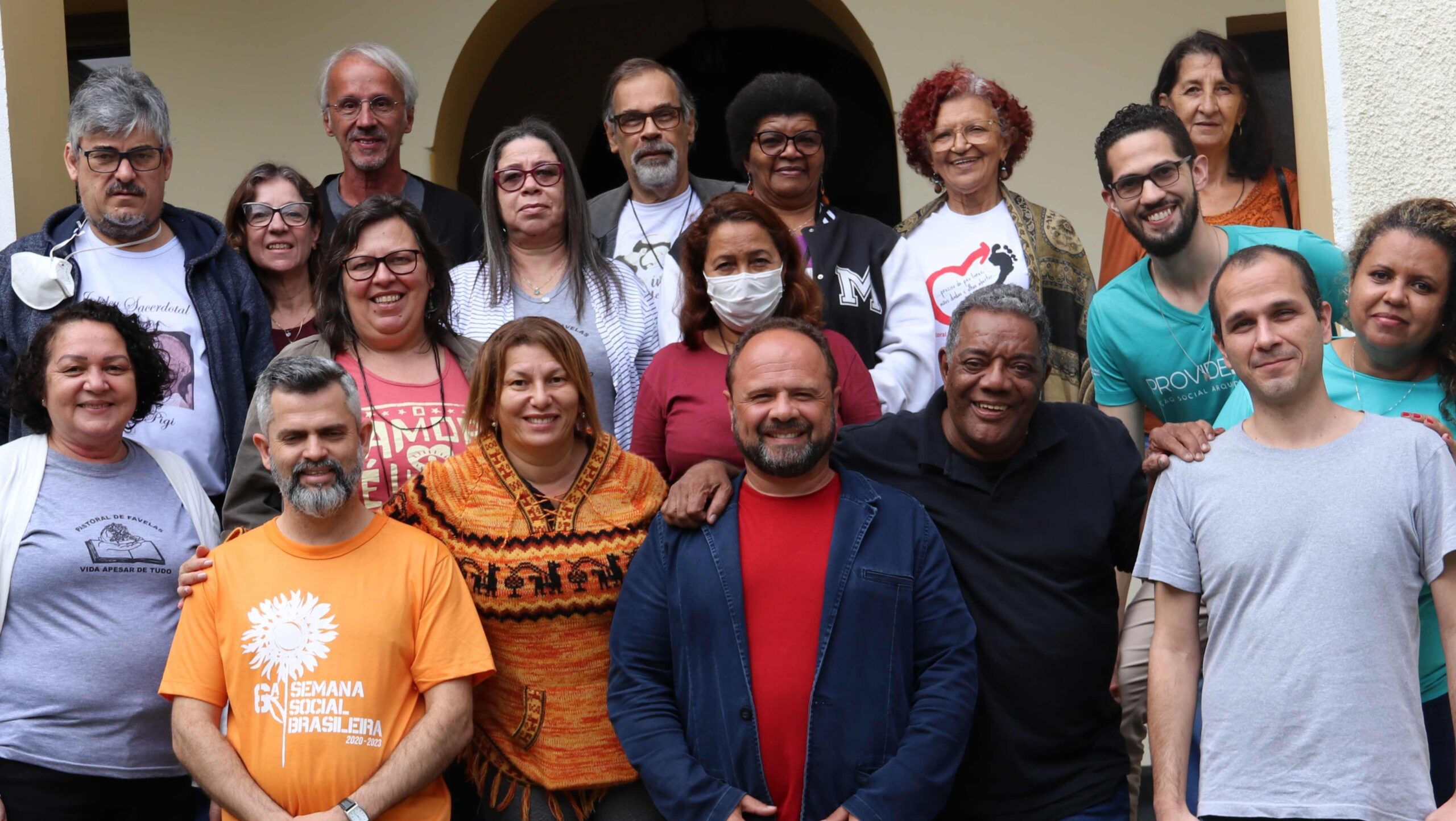 Participantes do primeiro encontro para início da Articulação Nacional Pastoral da Moradia e Favela, São Paulo, 2022.