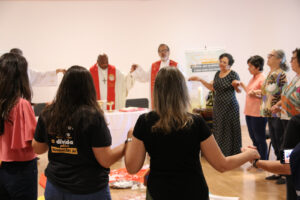 Celebração da missa, no Seminário da Pastoral da Moradia e Favela