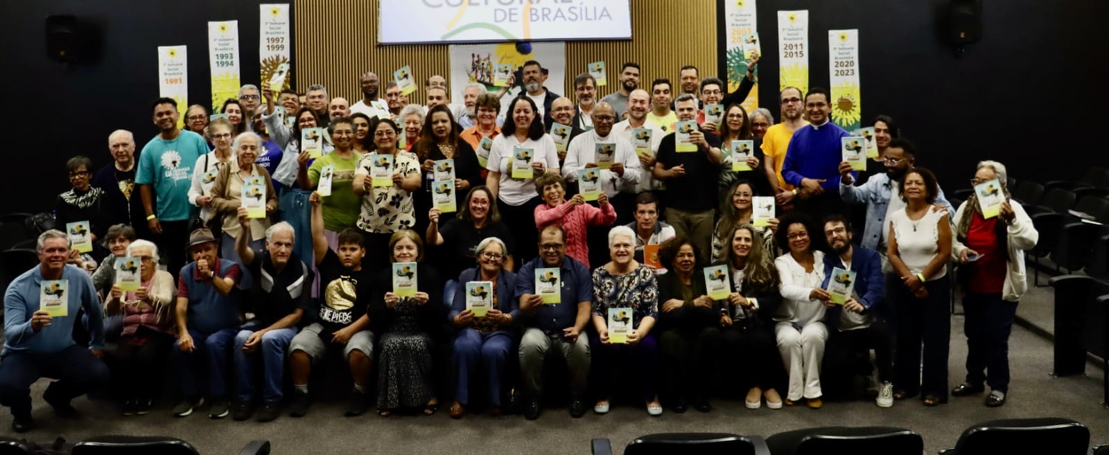 Participantes reunidos no lançamento do Projeto Popular "O Brasil que queremos: o Bem Viver dos Povos" | Foto: Claudia Pereira